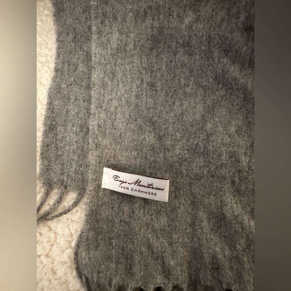 Enya Montanoni Gray 100% Cashmere Scarf with Tassels - Picture 2 of 2